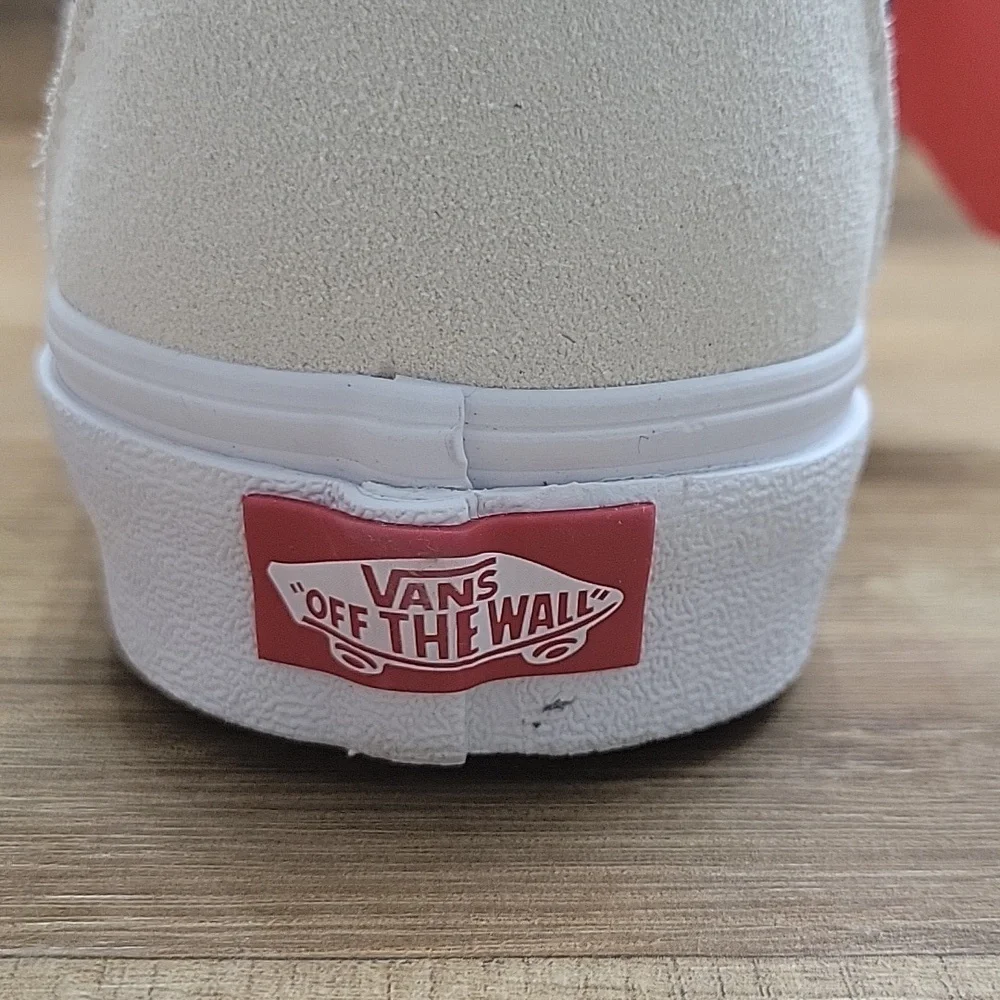 Van's SK8-Hi Brand new in the box. - Picture 9 of 14